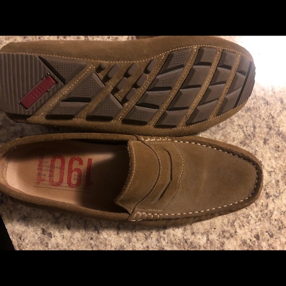 1901 slip on shoes. Very comfortable. No marks. - Picture 2 of 3